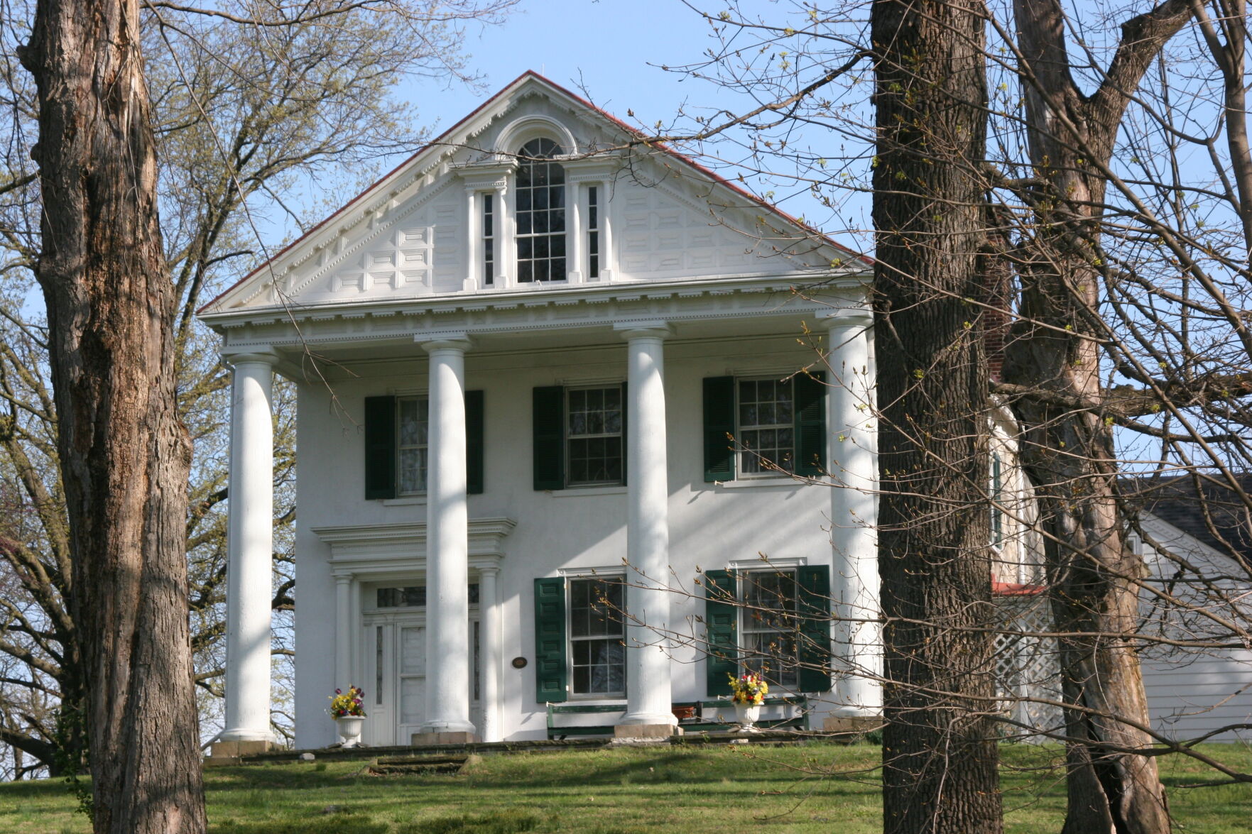 John Leaman Mansion 1840 Paradise Township Classical Revival - Doric columns-Palladian window-stepped coffers on gable (5).JPG